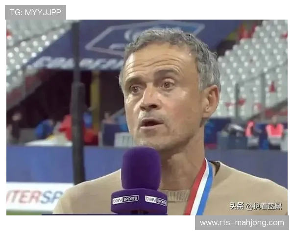 路易斯罚丢点球后失落神情 路易斯罚丢点球后失落神情